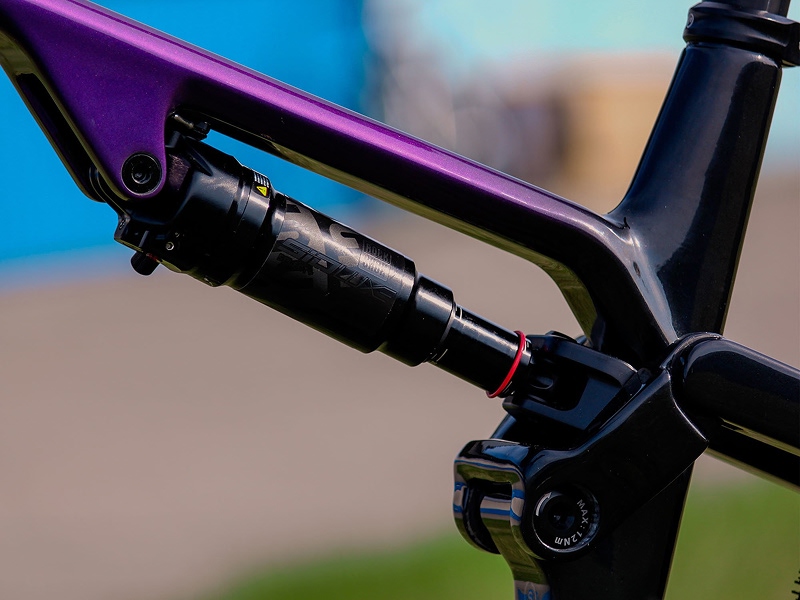 detalle amortiguador bicicleta
